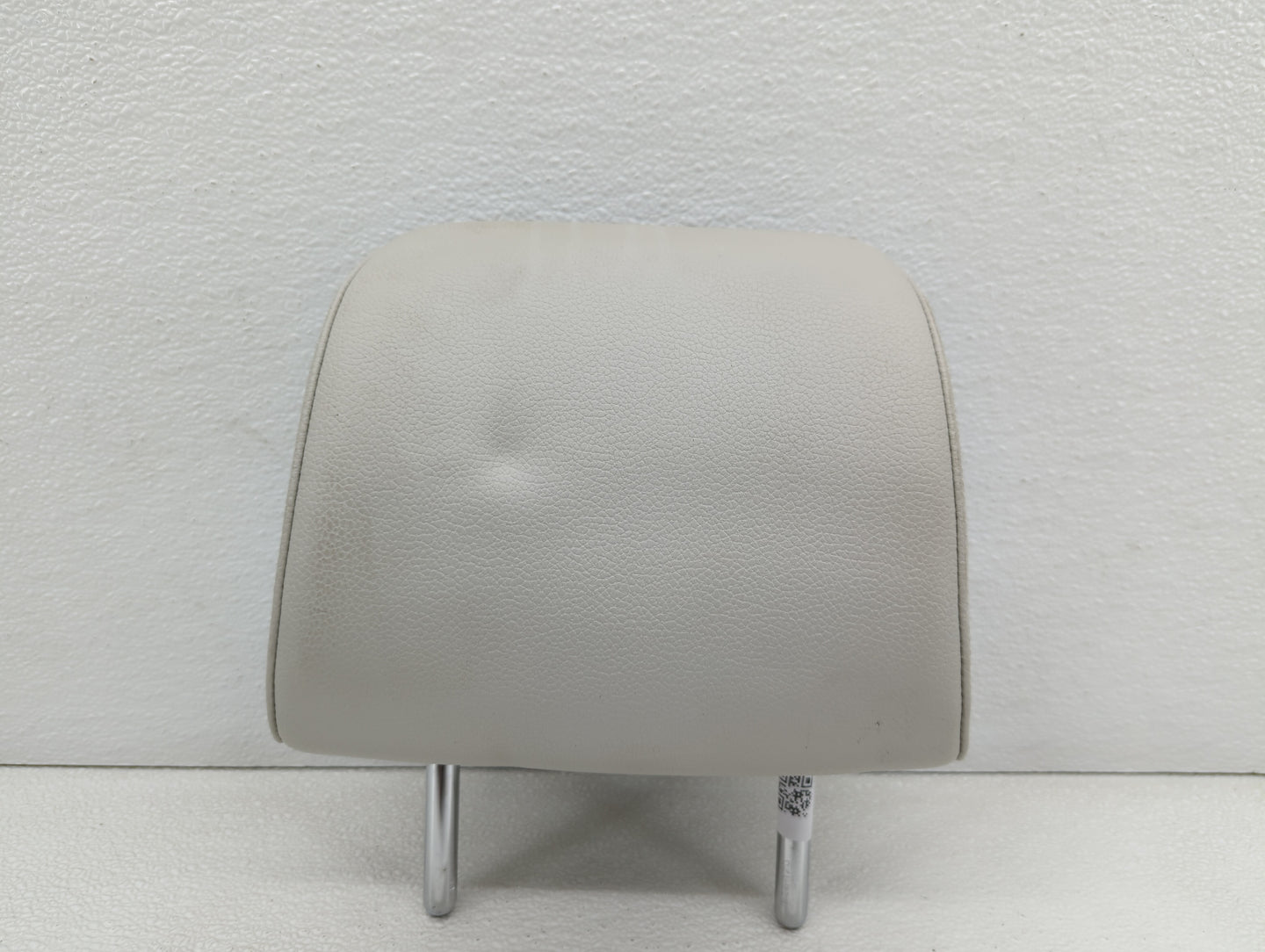 2015-2018 Volkswagen Jetta Headrest Head Rest Front Driver Passenger Seat - Oemusedautoparts1.com