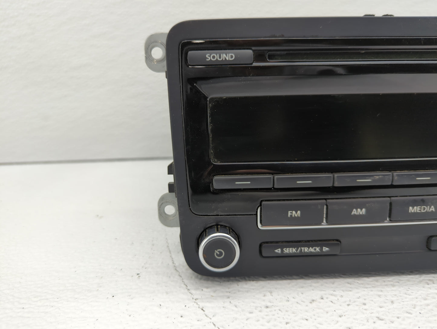 2015-2017 Volkswagen Jetta Am Fm Cd Player Radio Receiver - Oemusedautoparts1.com