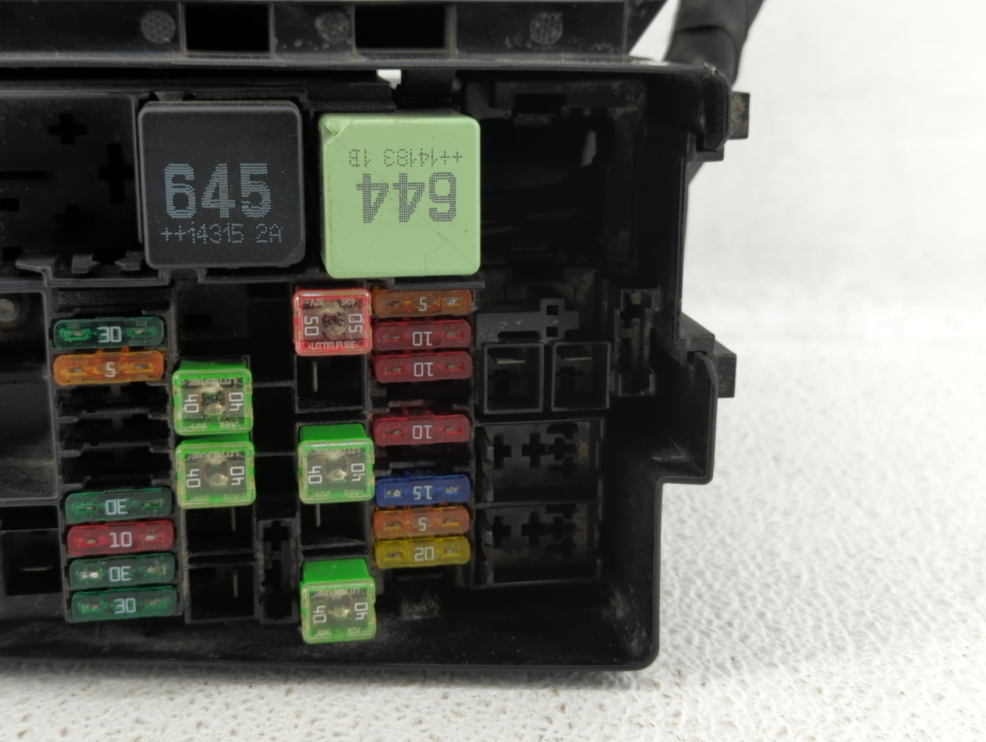 2015-2018 Volkswagen Jetta Fusebox Fuse Box Panel Relay Module P/N:5C0.937.819L 5C0937819L Fits Fits 2015 2016 2017 2018 OEM
