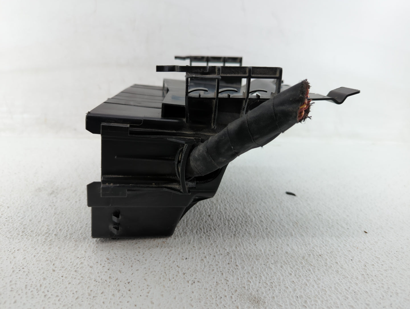 2015-2018 Volkswagen Jetta Fusebox Fuse Box Panel Relay Module P/N:5C0.937.819L 5C0937819L Fits Fits 2015 2016 2017 2018 OEM