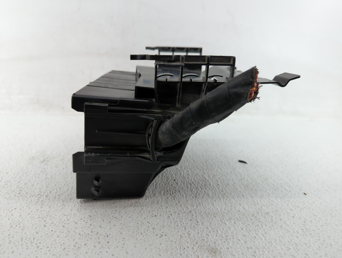 2015-2018 Volkswagen Jetta Fusebox Fuse Box Panel Relay Module P/N:5C0.937.819L 5C0937819L Fits Fits 2015 2016 2017 2018 OEM