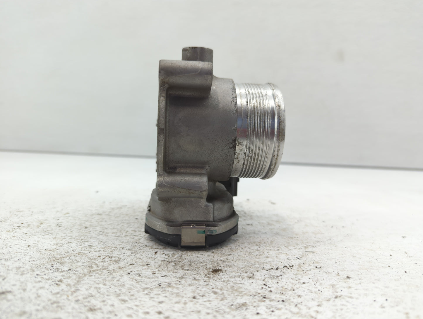 2014-2017 Volkswagen Jetta Throttle Body P/N:06K 133 062 E Fits Fits 2014 2015 2016 2017 OEM Used Auto Parts - Oemusedautopa