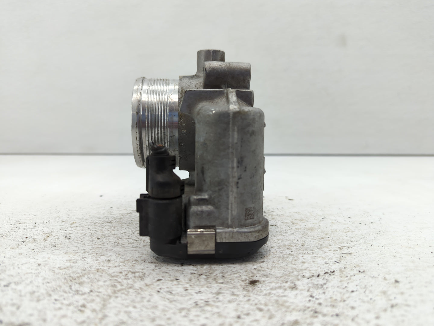 2014-2017 Volkswagen Jetta Throttle Body P/N:06K 133 062 E Fits Fits 2014 2015 2016 2017 OEM Used Auto Parts - Oemusedautopa