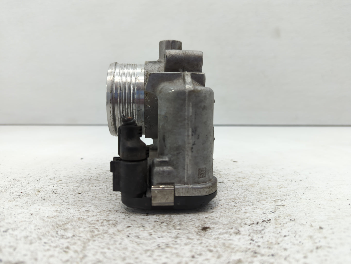 2014-2017 Volkswagen Jetta Throttle Body P/N:06K 133 062 E Fits Fits 2014 2015 2016 2017 OEM Used Auto Parts - Oemusedautopa
