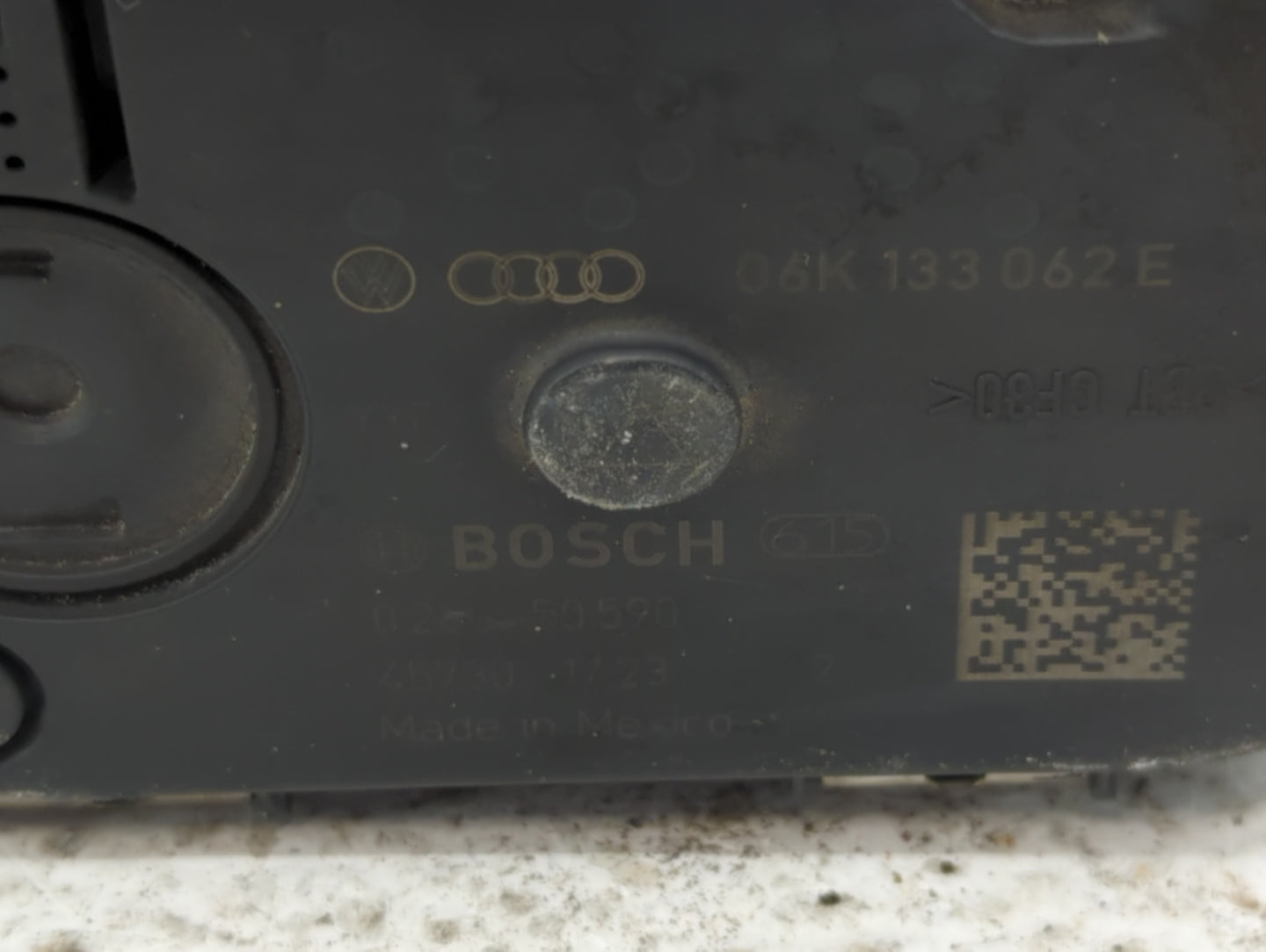 2014-2017 Volkswagen Jetta Throttle Body P/N:06K 133 062 E Fits Fits 2014 2015 2016 2017 OEM Used Auto Parts - Oemusedautopa