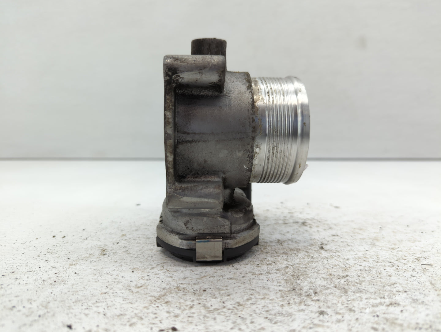 2014-2017 Volkswagen Jetta Throttle Body P/N:06K 133 062 E Fits Fits 2014 2015 2016 2017 OEM Used Auto Parts - Oemusedautopa