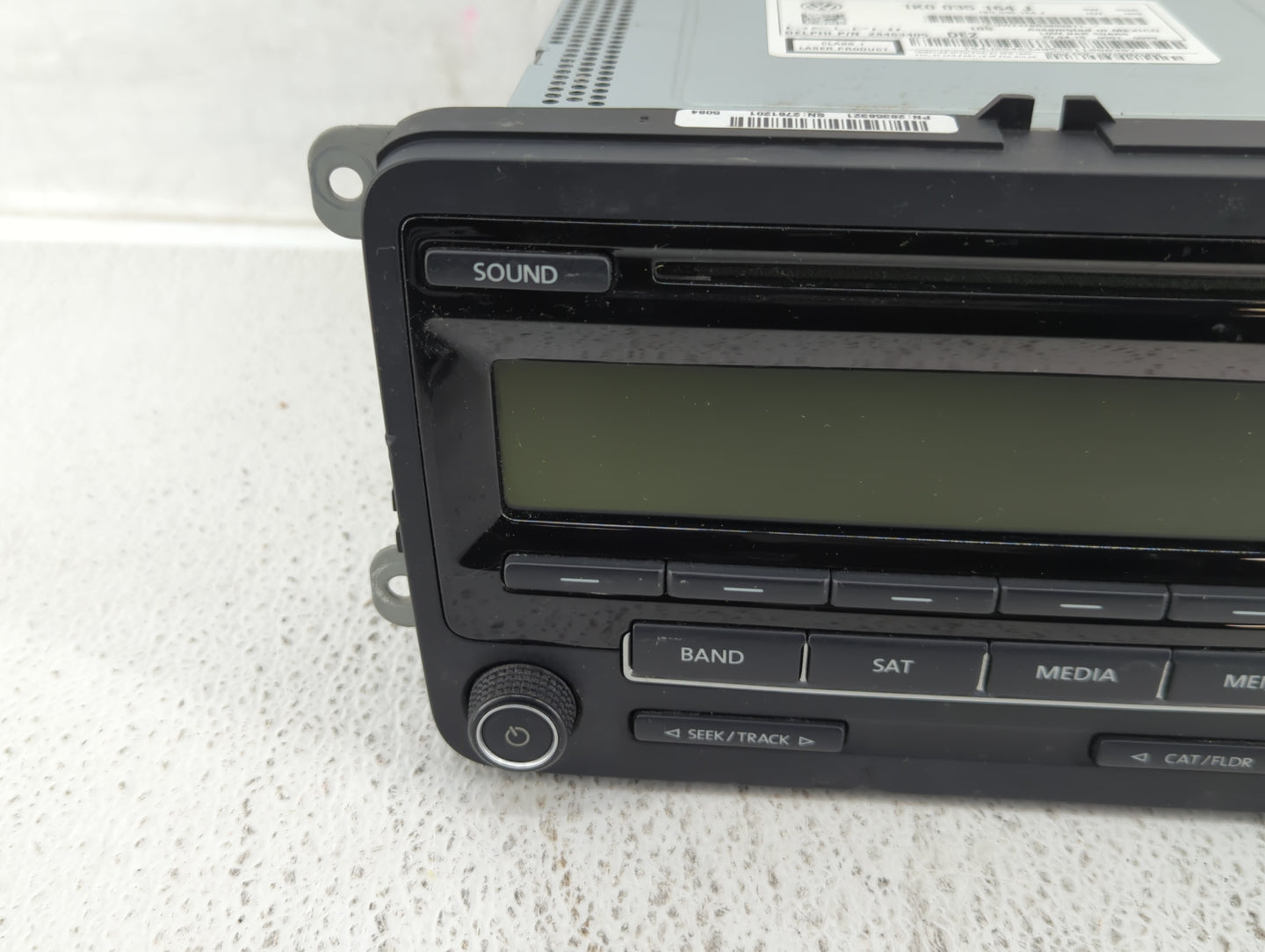 2015-2017 Volkswagen Jetta Am Fm Cd Player Radio Receiver - Oemusedautoparts1.com