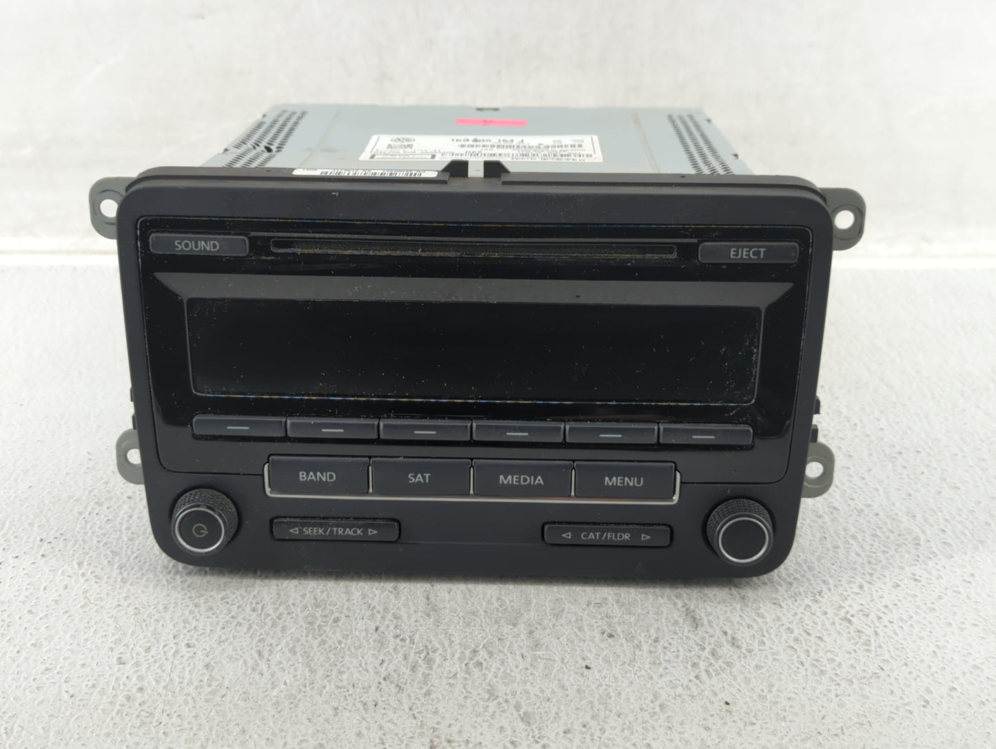 2015-2017 Volkswagen Jetta Am Fm Cd Player Radio Receiver - Oemusedautoparts1.com