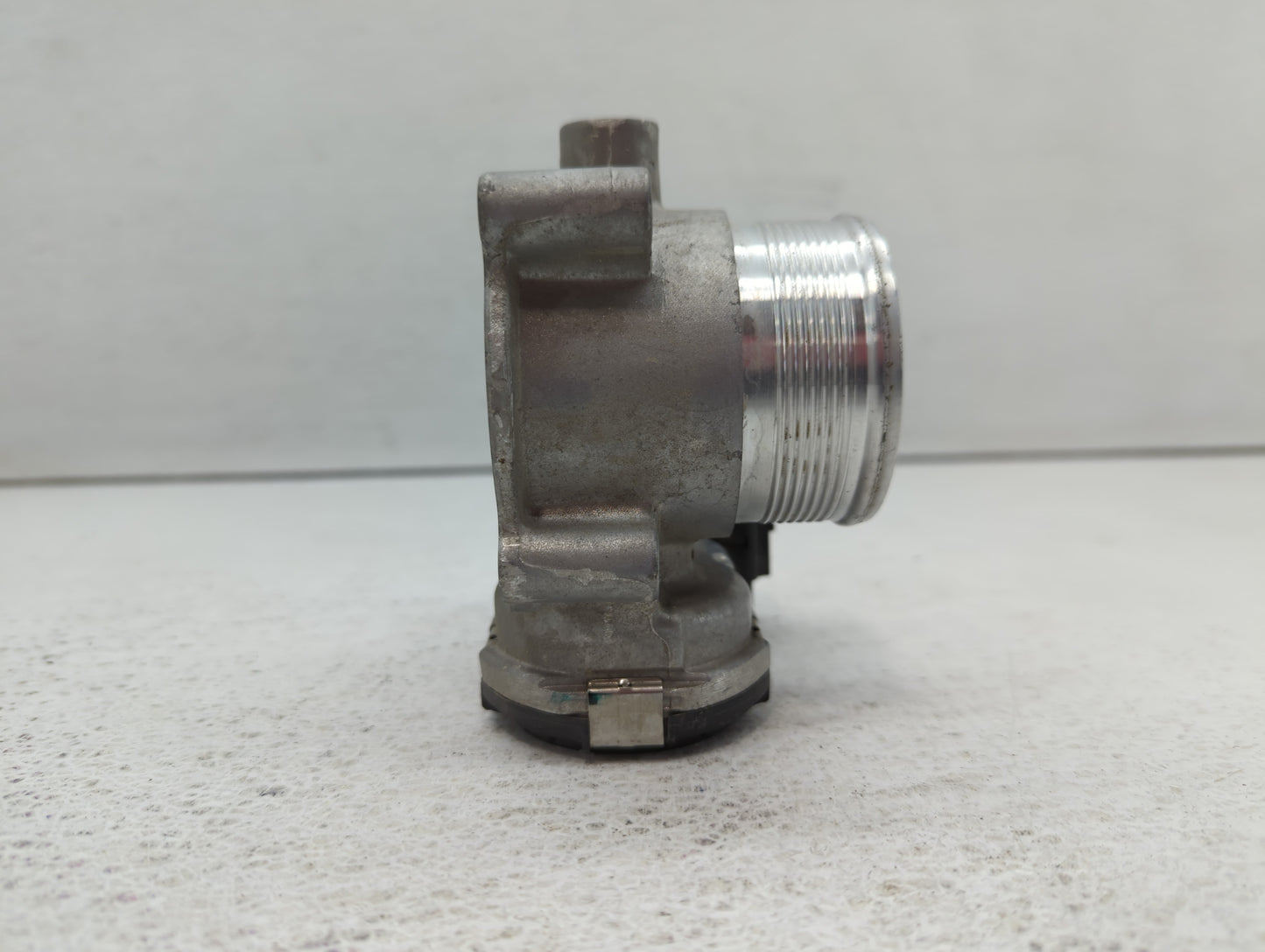 2014-2017 Volkswagen Jetta Throttle Body P/N:06K 133 062 E Fits Fits 2014 2015 2016 2017 OEM Used Auto Parts - Oemusedautopa