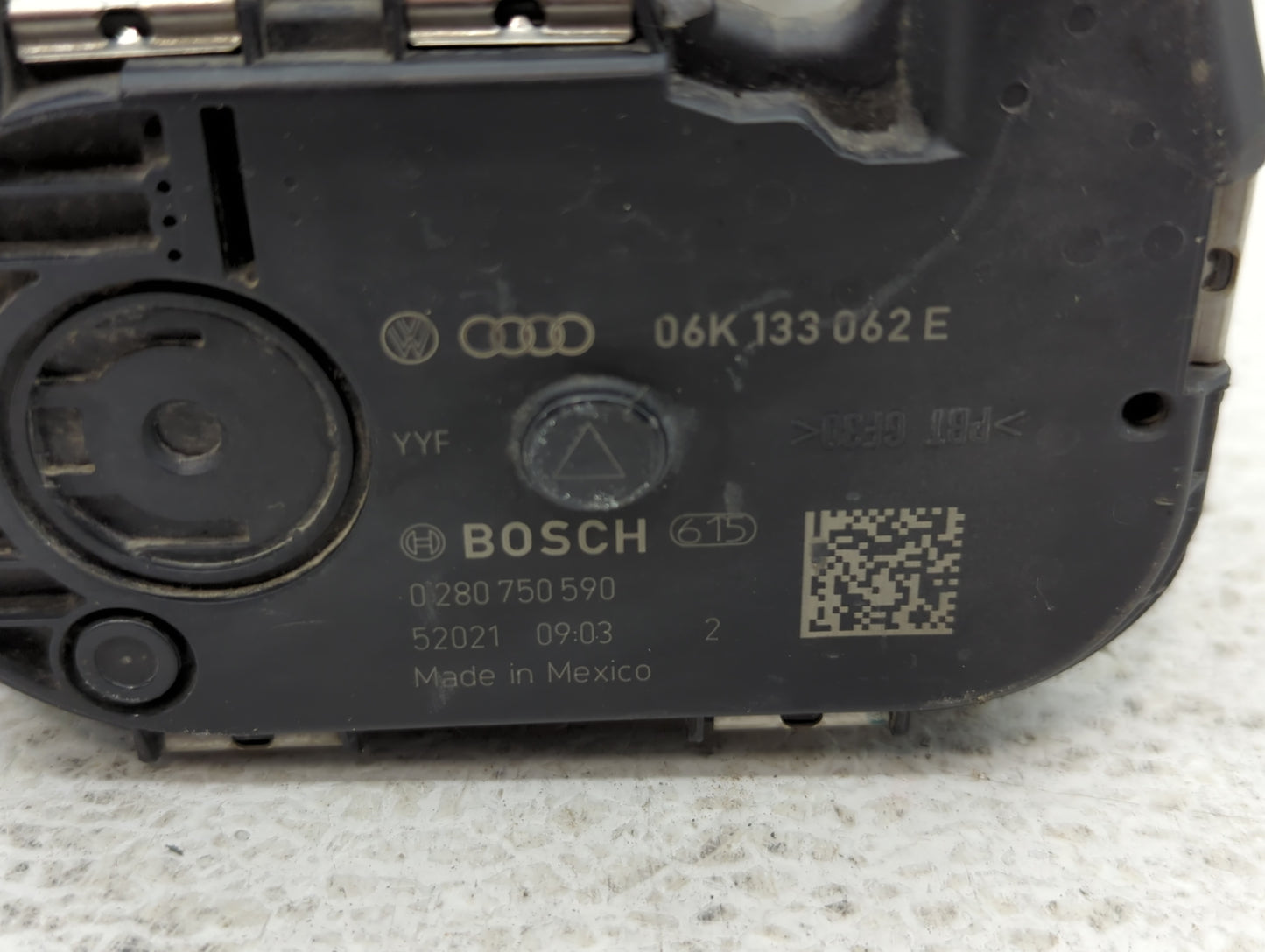 2014-2017 Volkswagen Jetta Throttle Body P/N:06K 133 062 E Fits Fits 2014 2015 2016 2017 OEM Used Auto Parts - Oemusedautopa