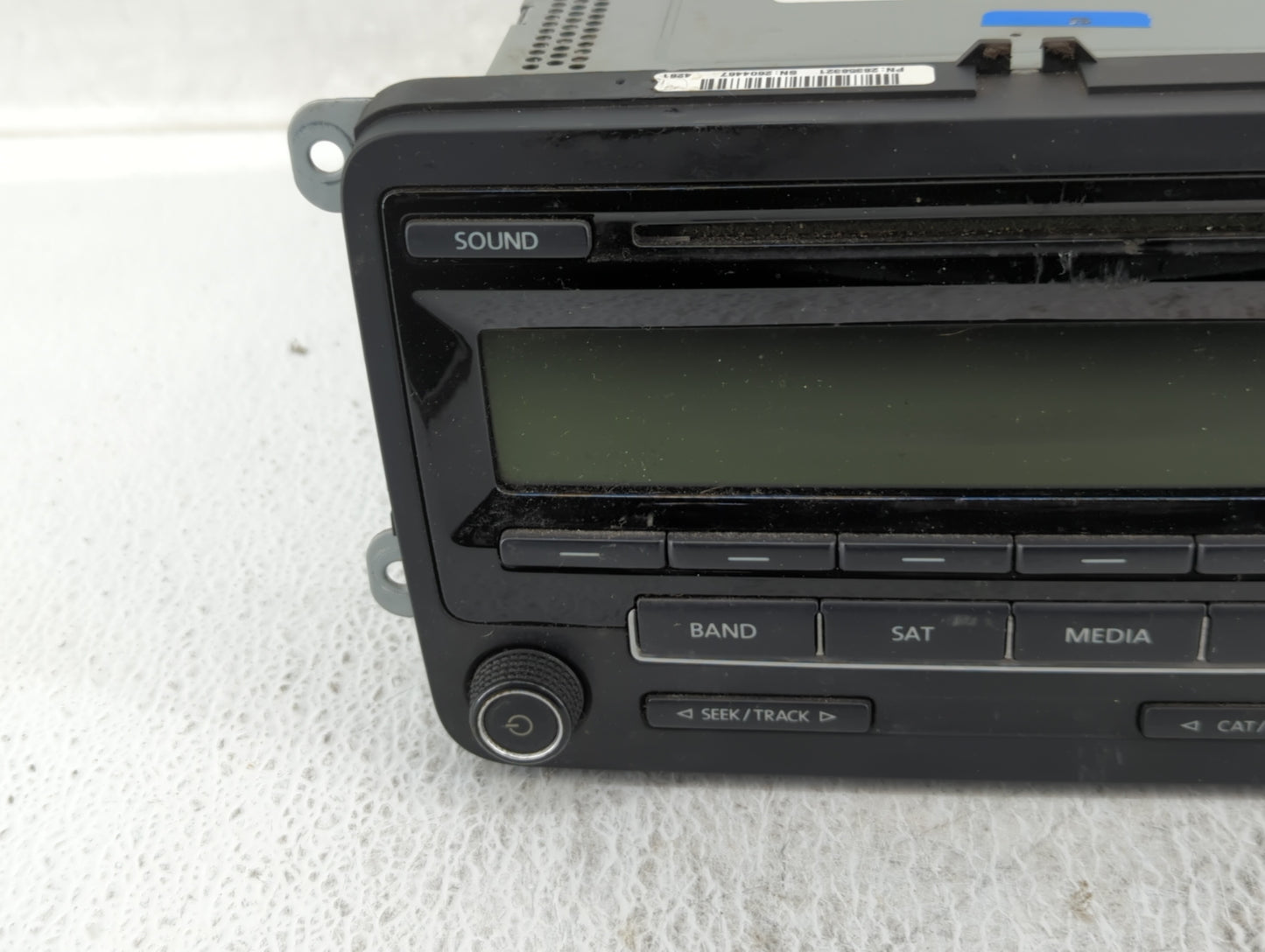 2015-2017 Volkswagen Jetta Am Fm Cd Player Radio Receiver - Oemusedautoparts1.com