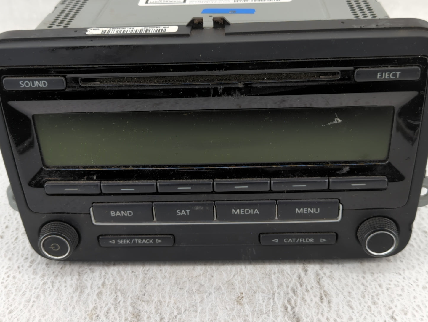 2015-2017 Volkswagen Jetta Am Fm Cd Player Radio Receiver - Oemusedautoparts1.com