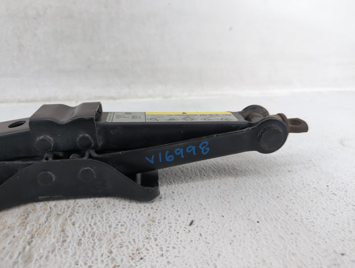 2015 Volkswagen Jetta Spare Scissor Car Jack 527075 - Oemusedautoparts1.com