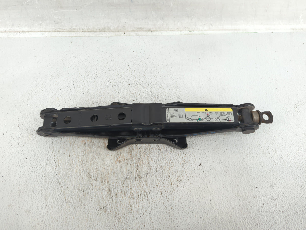 2015 Volkswagen Jetta Spare Scissor Car Jack 527075 - Oemusedautoparts1.com