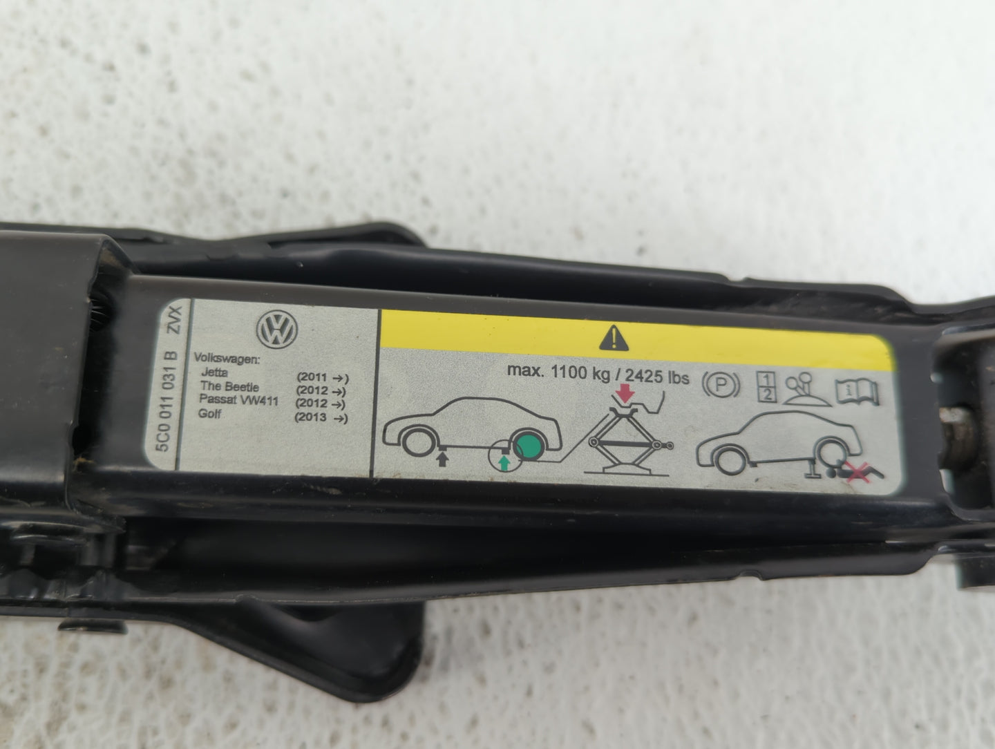2015 Volkswagen Jetta Spare Scissor Car Jack 527075 - Oemusedautoparts1.com