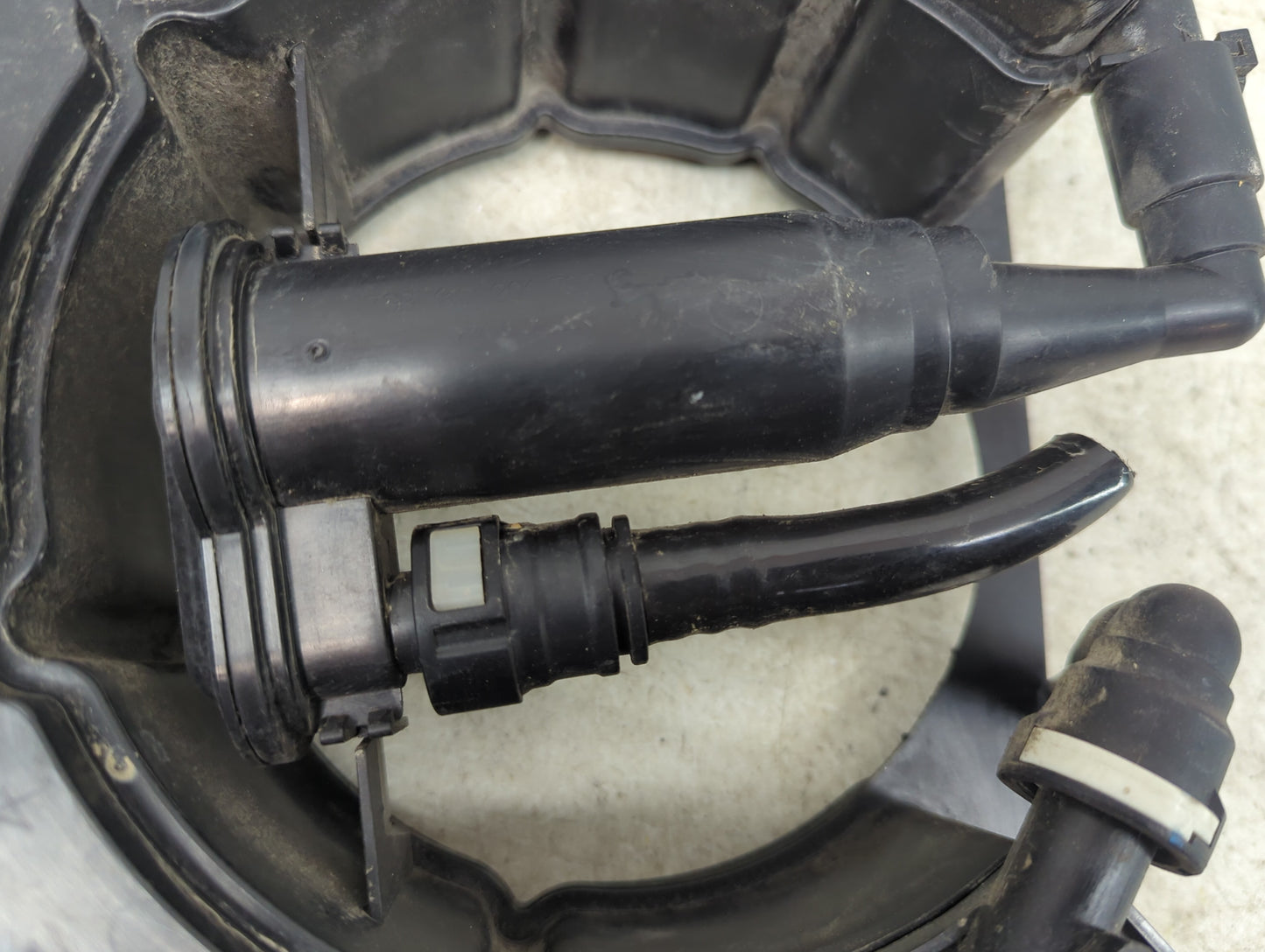 2015 Volkswagen Jetta Fuel Vapor Charcoal Canister 537250 - Oemusedautoparts1.com
