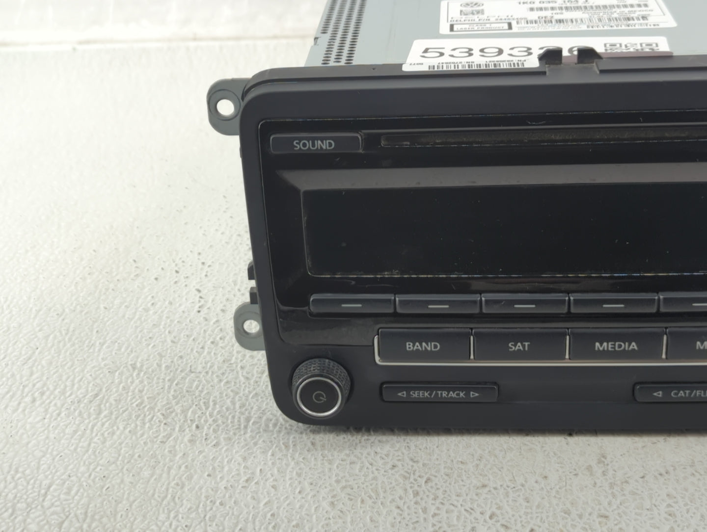 2015-2017 Volkswagen Jetta Am Fm Cd Player Radio Receiver - Oemusedautoparts1.com