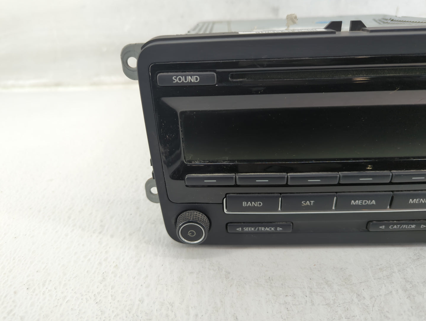 2015-2017 Volkswagen Jetta Am Fm Cd Player Radio Receiver - Oemusedautoparts1.com