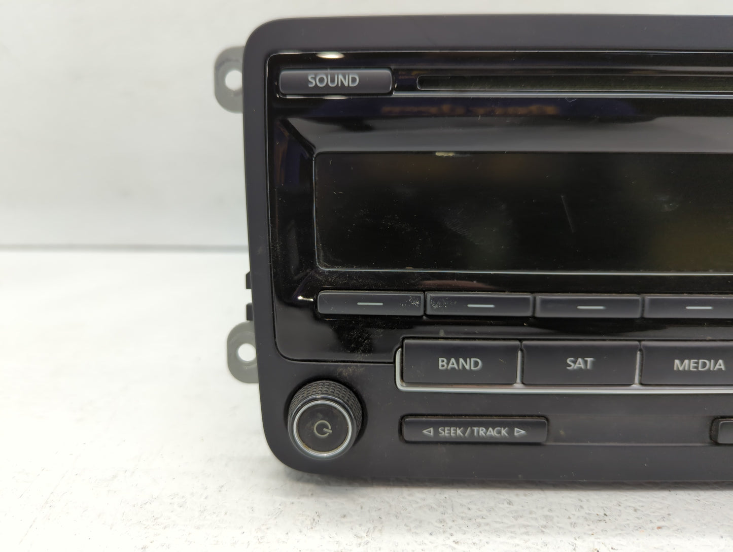 2015-2017 Volkswagen Jetta Am Fm Cd Player Radio Receiver - Oemusedautoparts1.com
