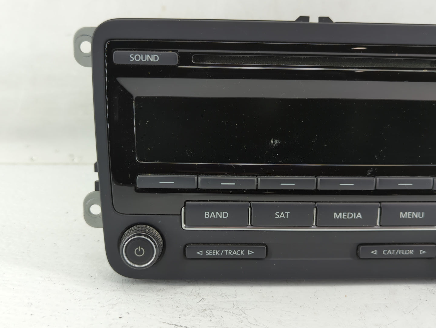 2015-2017 Volkswagen Jetta Am Fm Cd Player Radio Receiver - Oemusedautoparts1.com