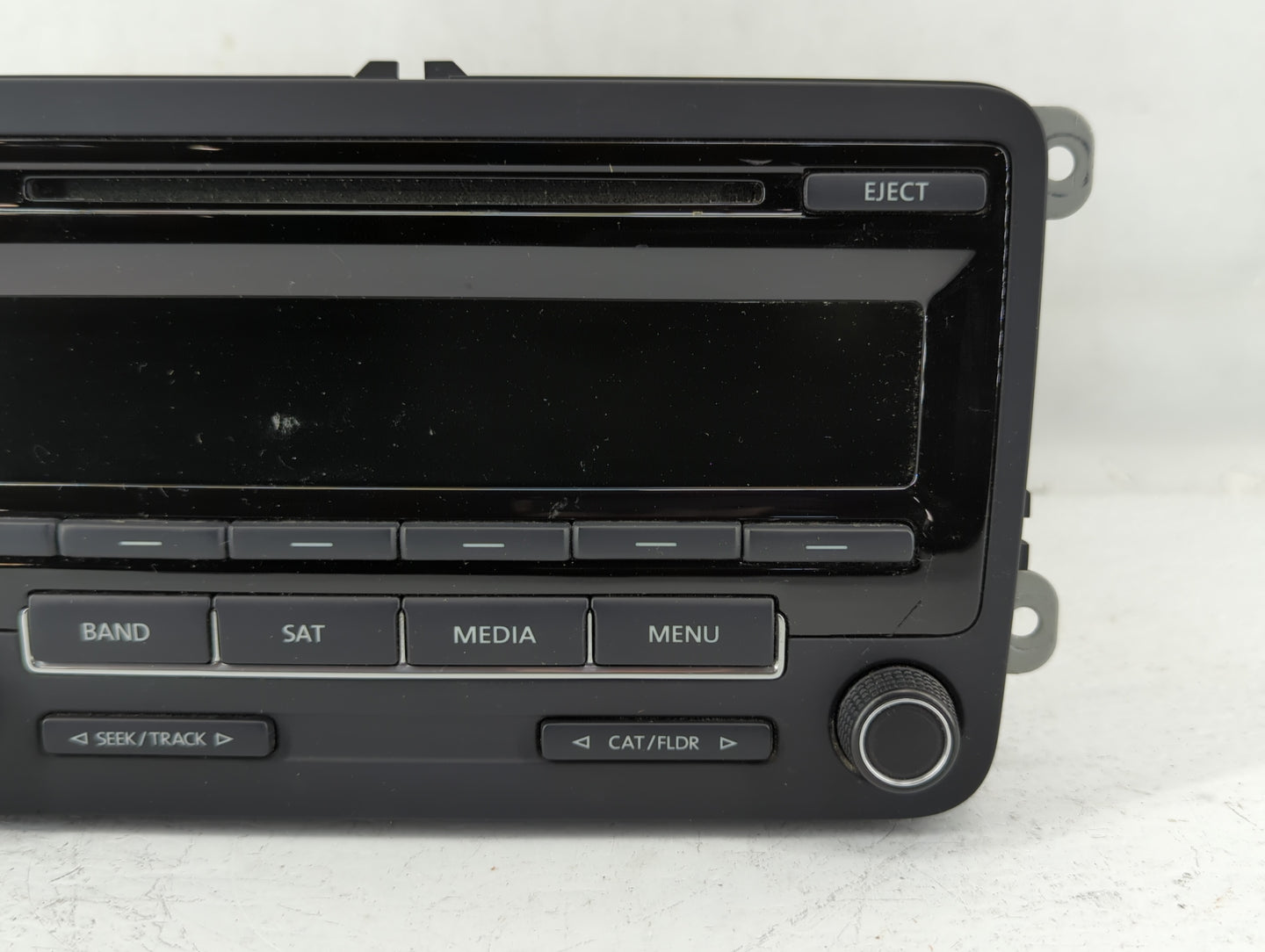 2015-2017 Volkswagen Jetta Am Fm Cd Player Radio Receiver - Oemusedautoparts1.com
