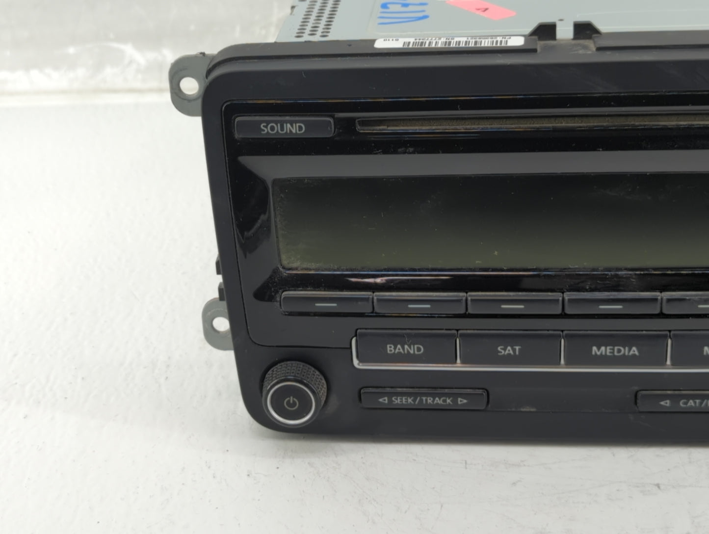 2015-2017 Volkswagen Jetta Am Fm Cd Player Radio Receiver - Oemusedautoparts1.com
