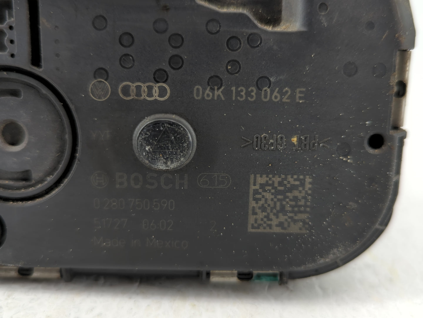 2014-2017 Volkswagen Jetta Throttle Body P/N:06K 133 062 E Fits Fits 2014 2015 2016 2017 OEM Used Auto Parts - Oemusedautopa