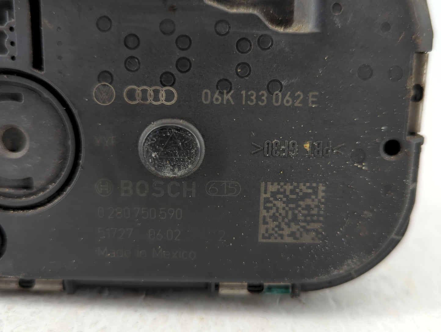 2014-2017 Volkswagen Jetta Throttle Body P/N:06K 133 062 E Fits Fits 2014 2015 2016 2017 OEM Used Auto Parts - Oemusedautopa