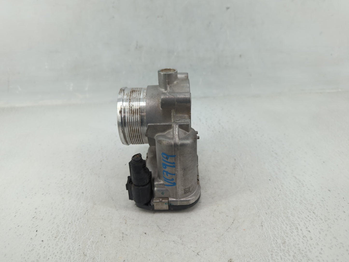 2014-2017 Volkswagen Jetta Throttle Body P/N:06K 133 062 E Fits Fits 2014 2015 2016 2017 OEM Used Auto Parts - Oemusedautopa