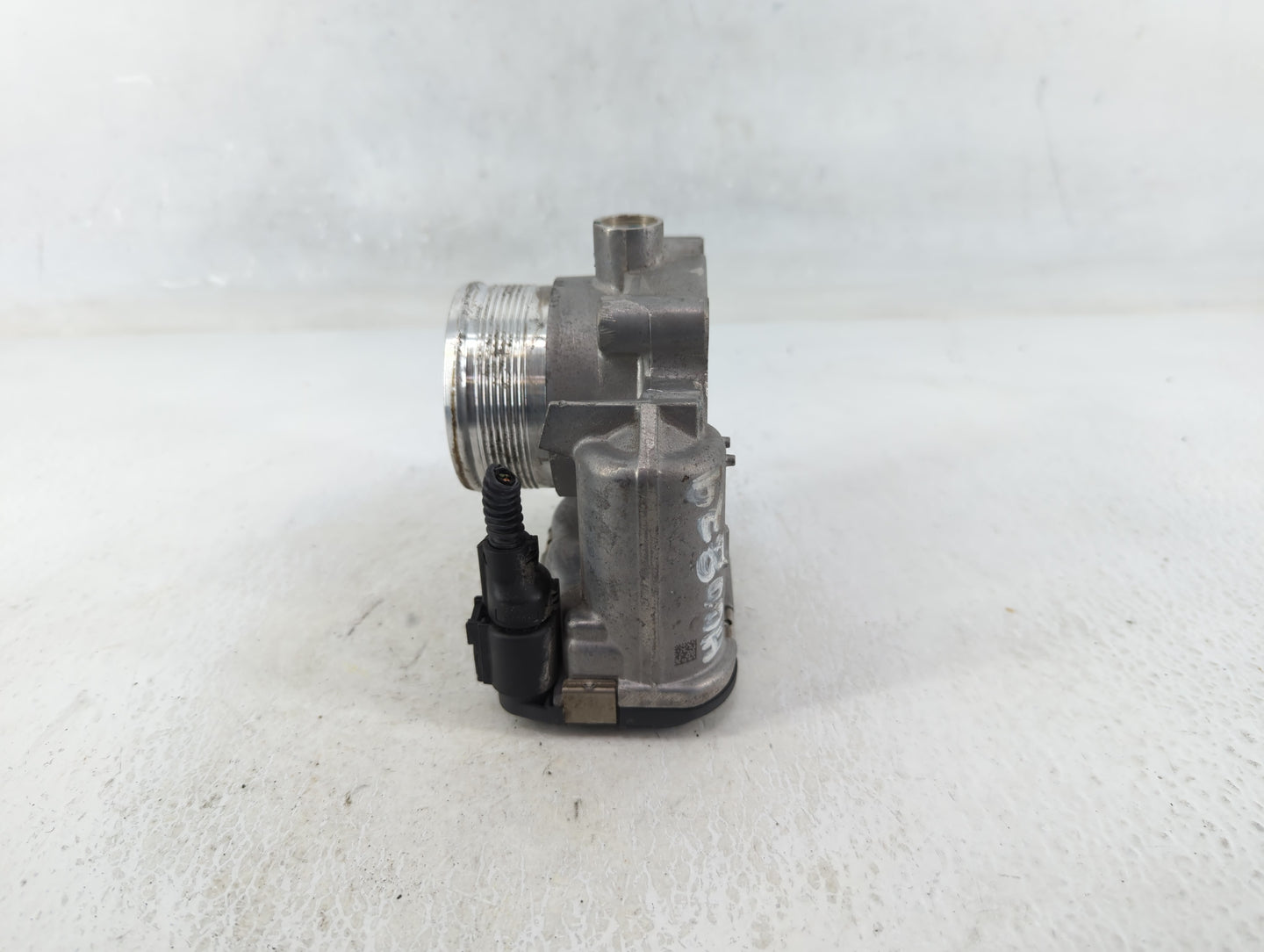 2014-2017 Volkswagen Jetta Throttle Body P/N:06K 133 062 E Fits Fits 2014 2015 2016 2017 OEM Used Auto Parts - Oemusedautopa