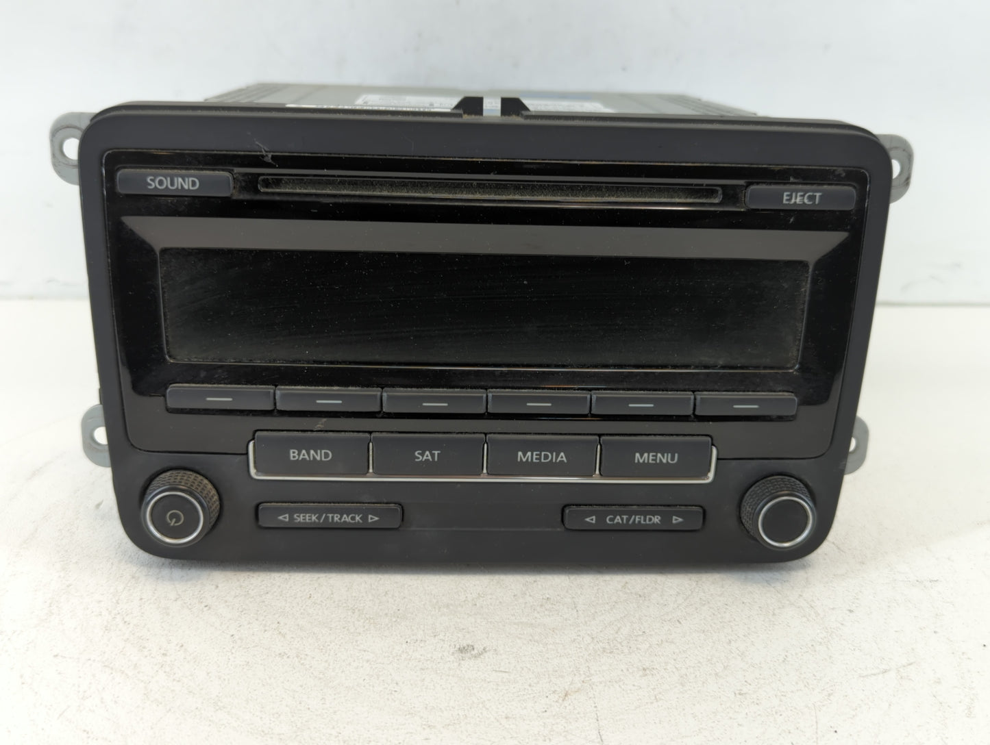 2015-2017 Volkswagen Jetta Am Fm Cd Player Radio Receiver - Oemusedautoparts1.com