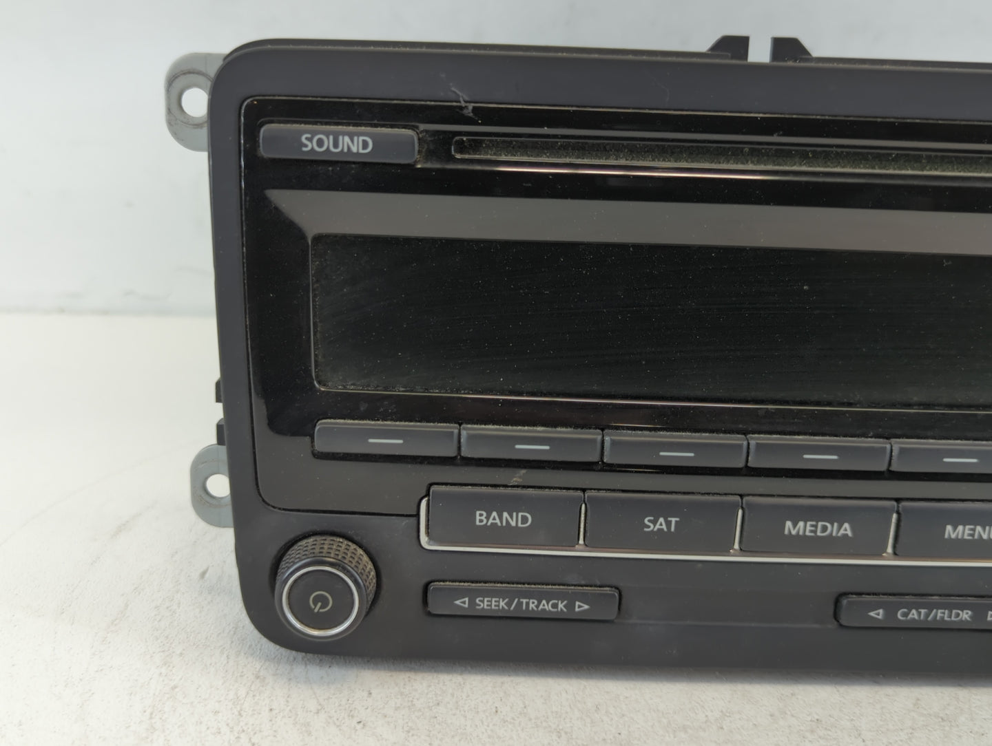 2015-2017 Volkswagen Jetta Am Fm Cd Player Radio Receiver - Oemusedautoparts1.com
