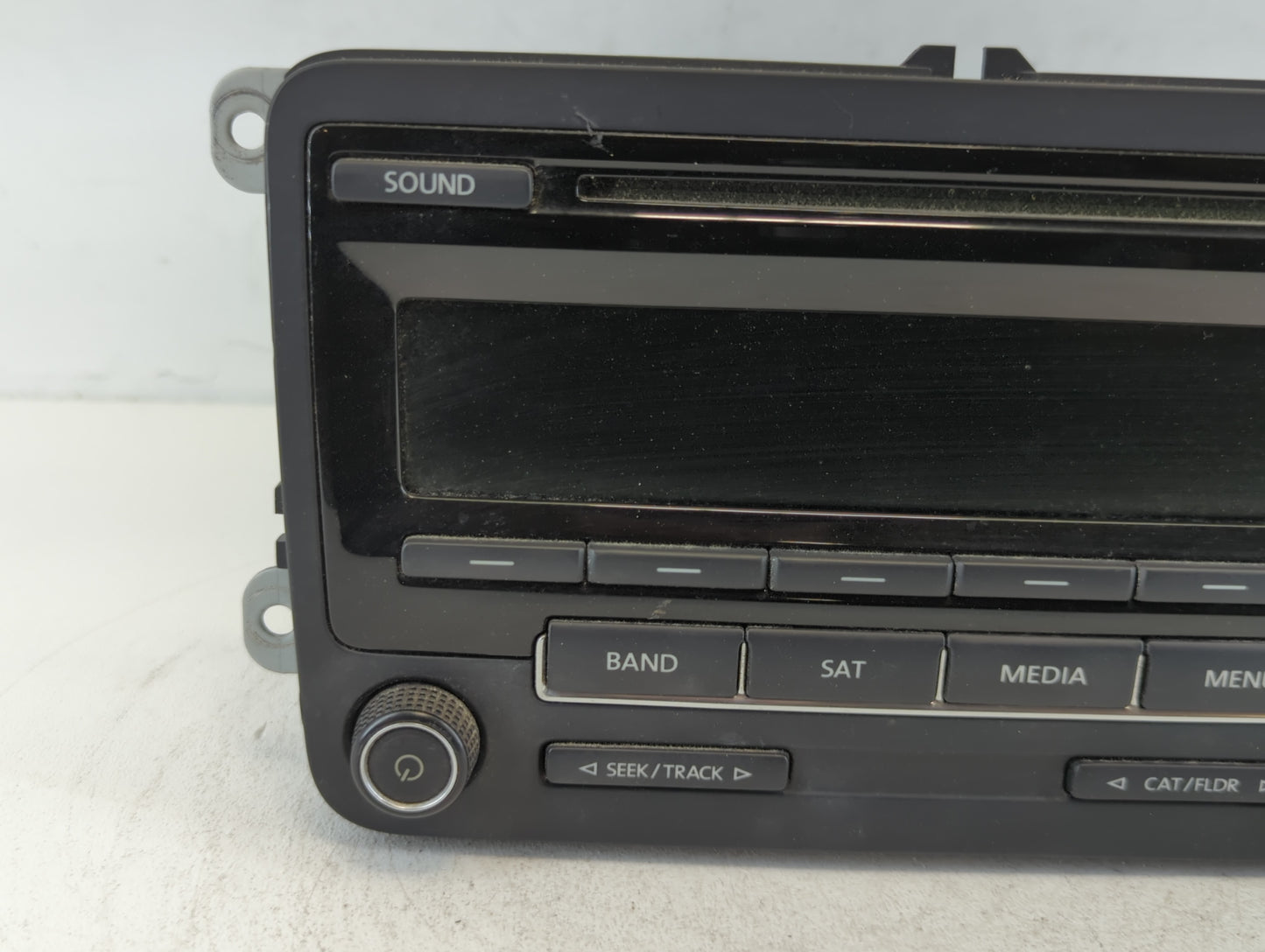2015-2017 Volkswagen Jetta Am Fm Cd Player Radio Receiver - Oemusedautoparts1.com