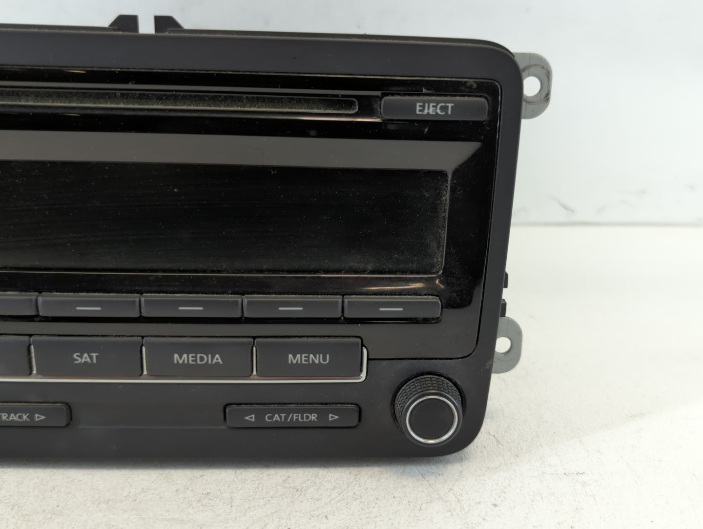 2015-2017 Volkswagen Jetta Am Fm Cd Player Radio Receiver - Oemusedautoparts1.com