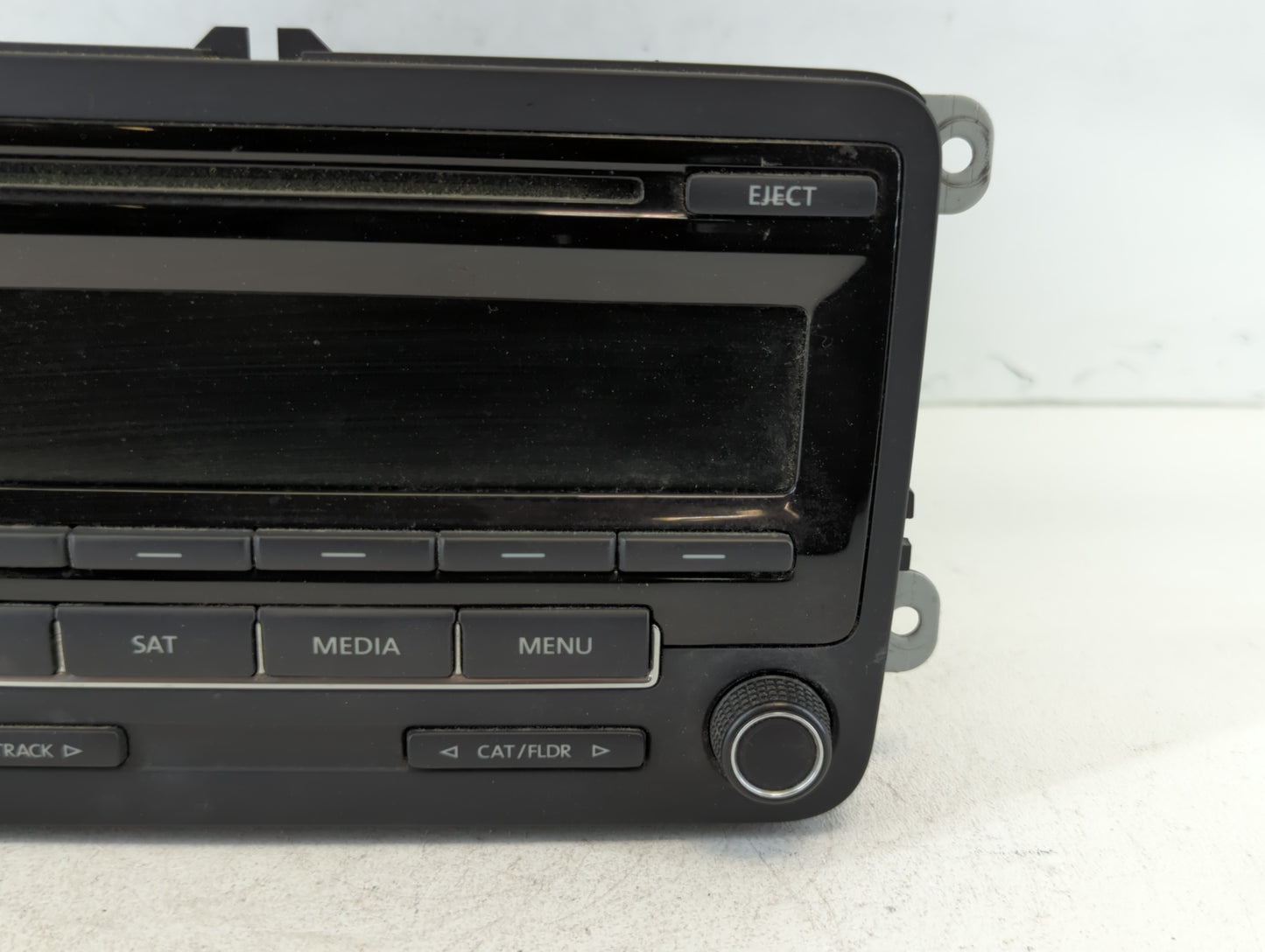 2015-2017 Volkswagen Jetta Am Fm Cd Player Radio Receiver - Oemusedautoparts1.com