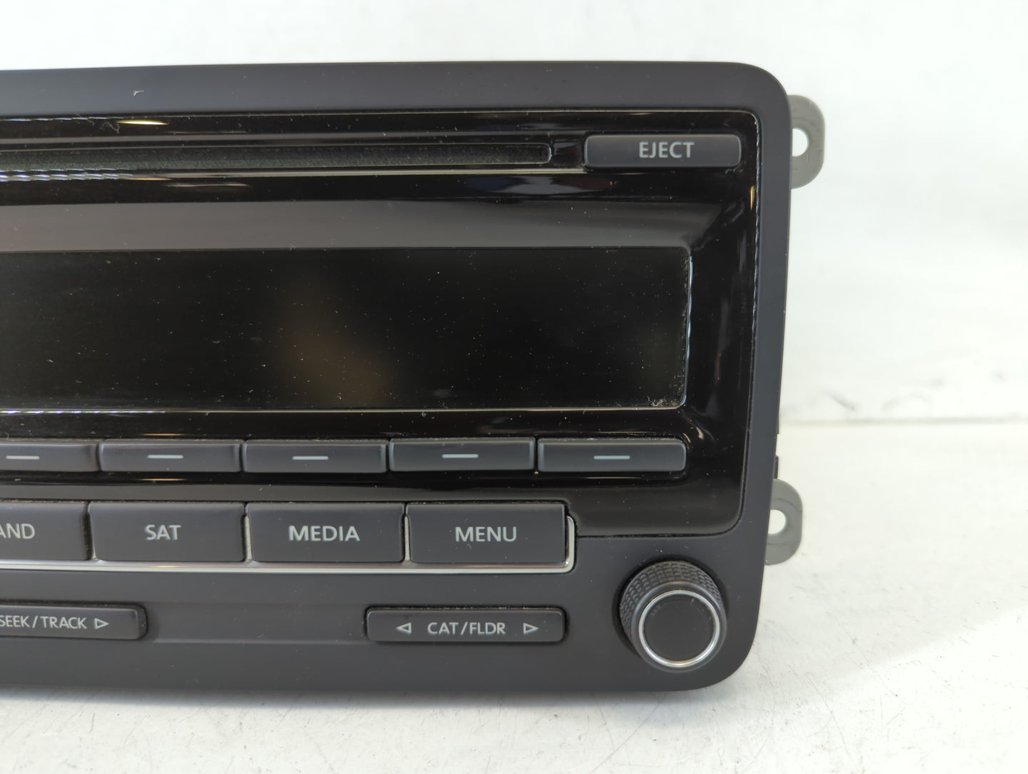 2015-2017 Volkswagen Jetta Am Fm Cd Player Radio Receiver - Oemusedautoparts1.com