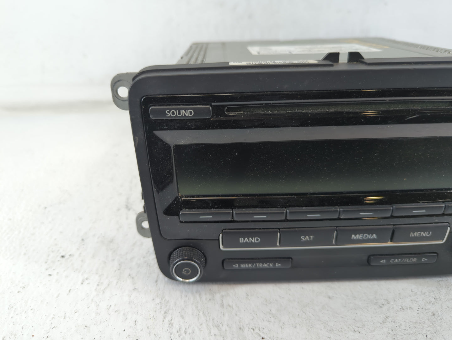2015-2017 Volkswagen Jetta Am Fm Cd Player Radio Receiver - Oemusedautoparts1.com