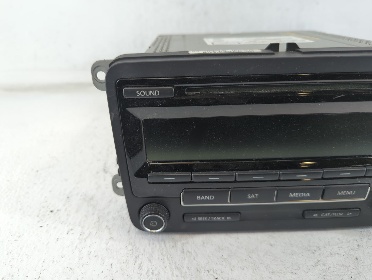 2015-2017 Volkswagen Jetta Am Fm Cd Player Radio Receiver - Oemusedautoparts1.com