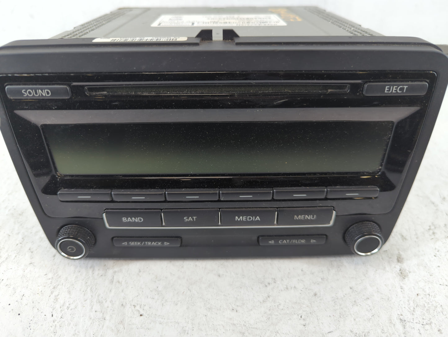2015-2017 Volkswagen Jetta Am Fm Cd Player Radio Receiver - Oemusedautoparts1.com