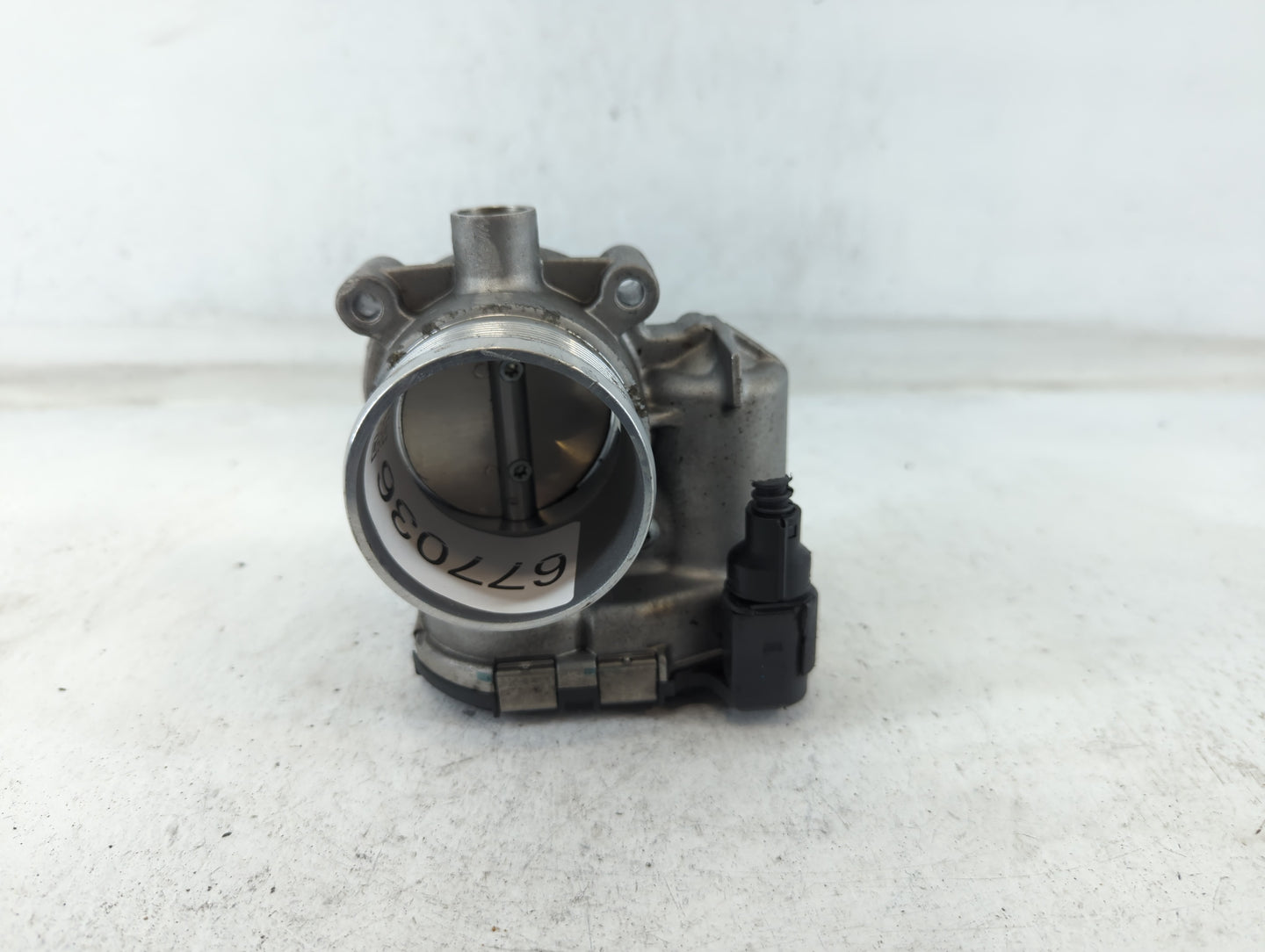 2014-2017 Volkswagen Jetta Throttle Body P/N:06K 133 062 E Fits Fits 2014 2015 2016 2017 OEM Used Auto Parts - Oemusedautopa