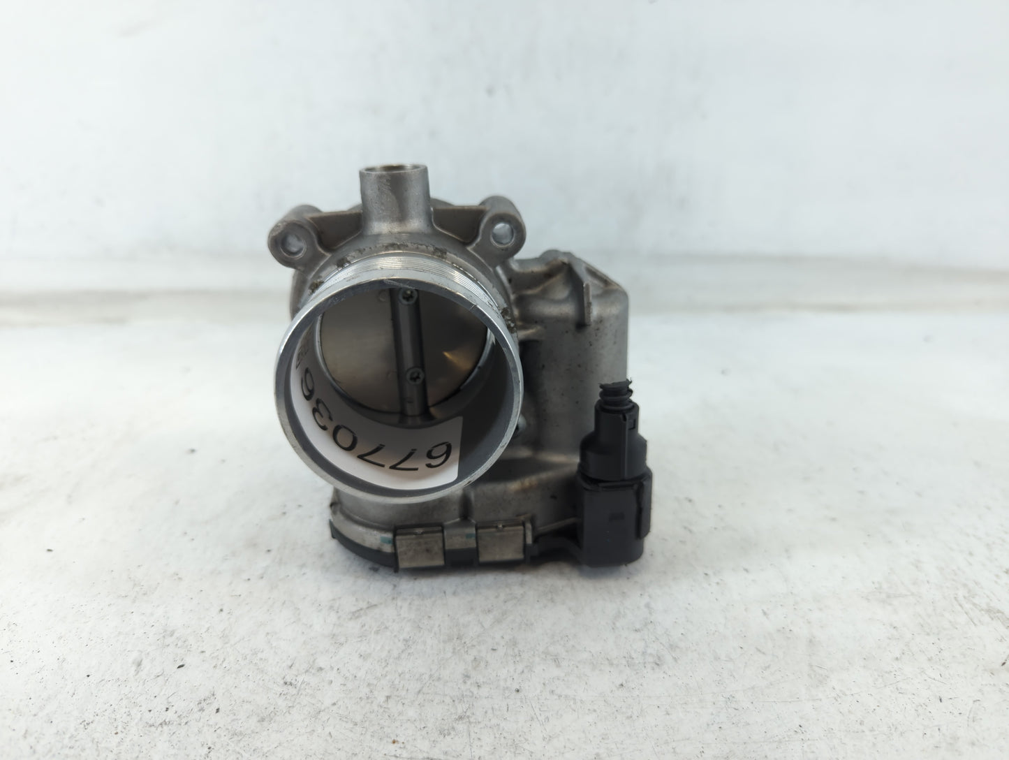 2014-2017 Volkswagen Jetta Throttle Body P/N:06K 133 062 E Fits Fits 2014 2015 2016 2017 OEM Used Auto Parts - Oemusedautopa