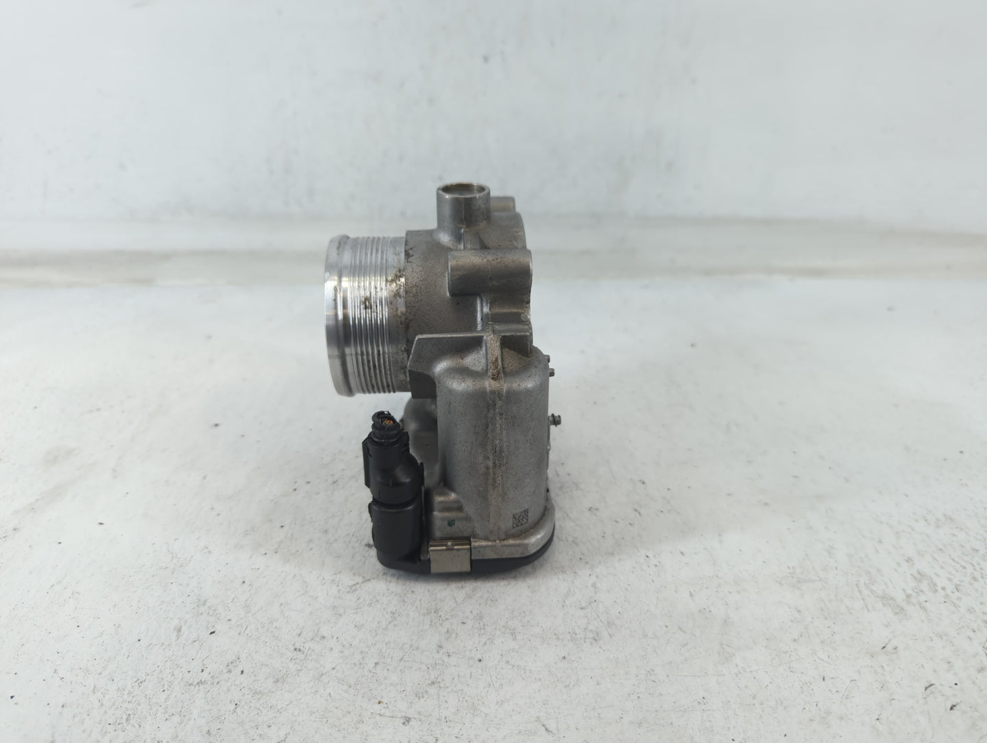 2014-2017 Volkswagen Jetta Throttle Body P/N:06K 133 062 E Fits Fits 2014 2015 2016 2017 OEM Used Auto Parts - Oemusedautopa