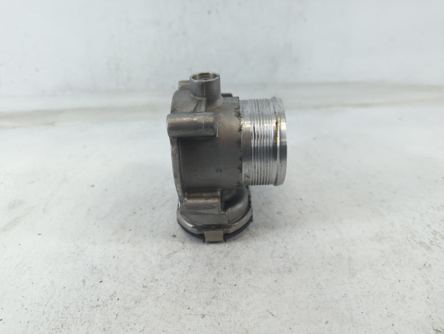 2014-2017 Volkswagen Jetta Throttle Body P/N:06K 133 062 E Fits Fits 2014 2015 2016 2017 OEM Used Auto Parts - Oemusedautopa