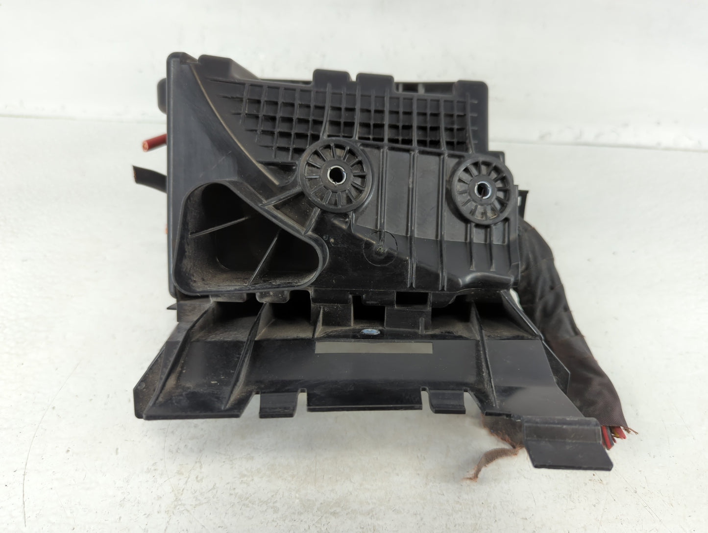 2015-2018 Volkswagen Jetta Fusebox Fuse Box Panel Relay Module Fits Fits 2015 2016 2017 2018 OEM Used Auto Parts - Oemusedau