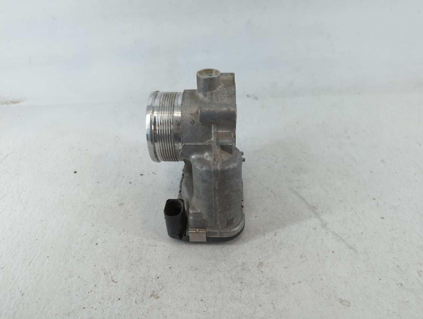2014-2017 Volkswagen Jetta Throttle Body P/N:06K 133 062 E Fits Fits 2014 2015 2016 2017 OEM Used Auto Parts - Oemusedautopa