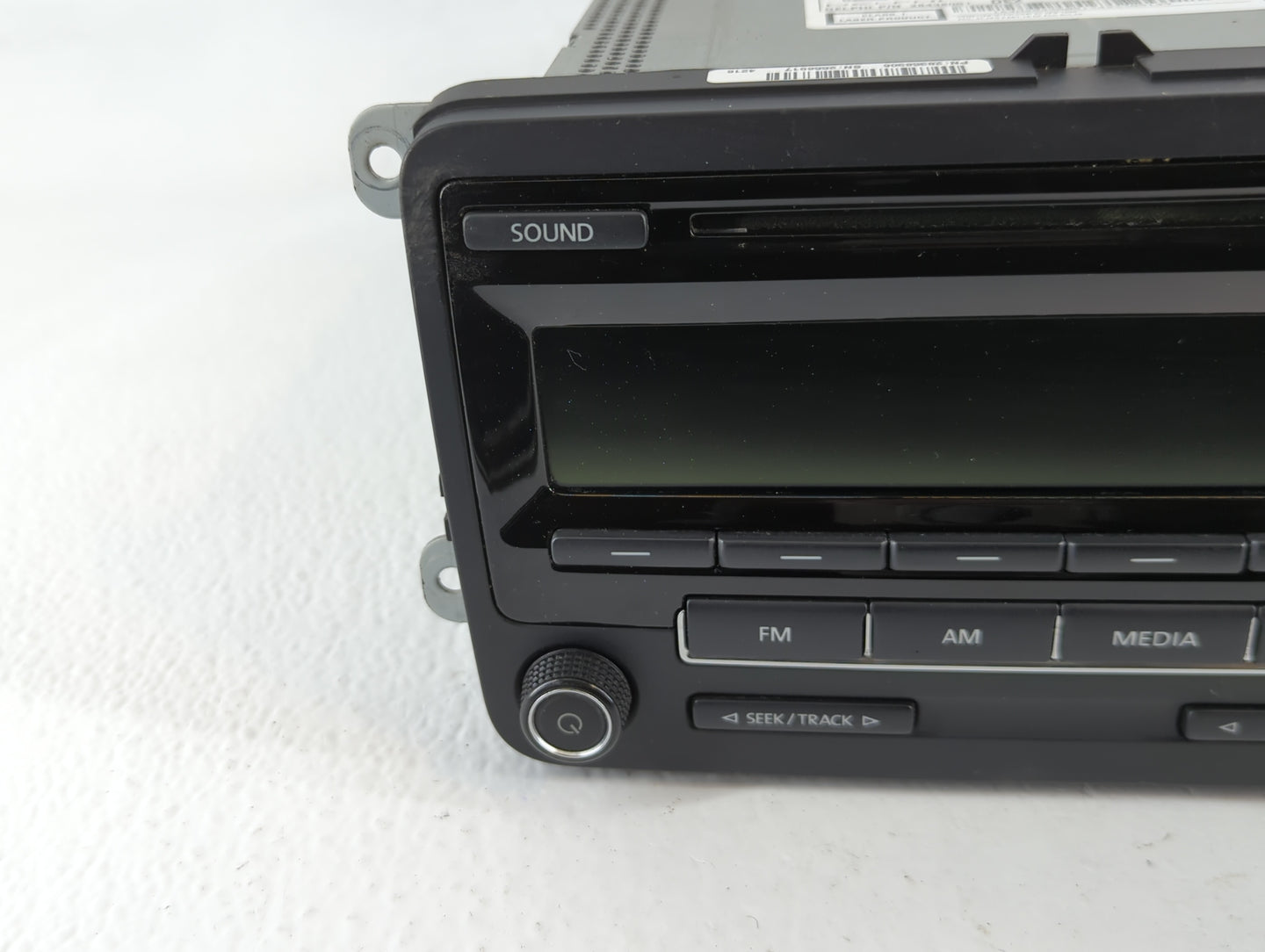 2015-2017 Volkswagen Jetta Am Fm Cd Player Radio Receiver - Oemusedautoparts1.com