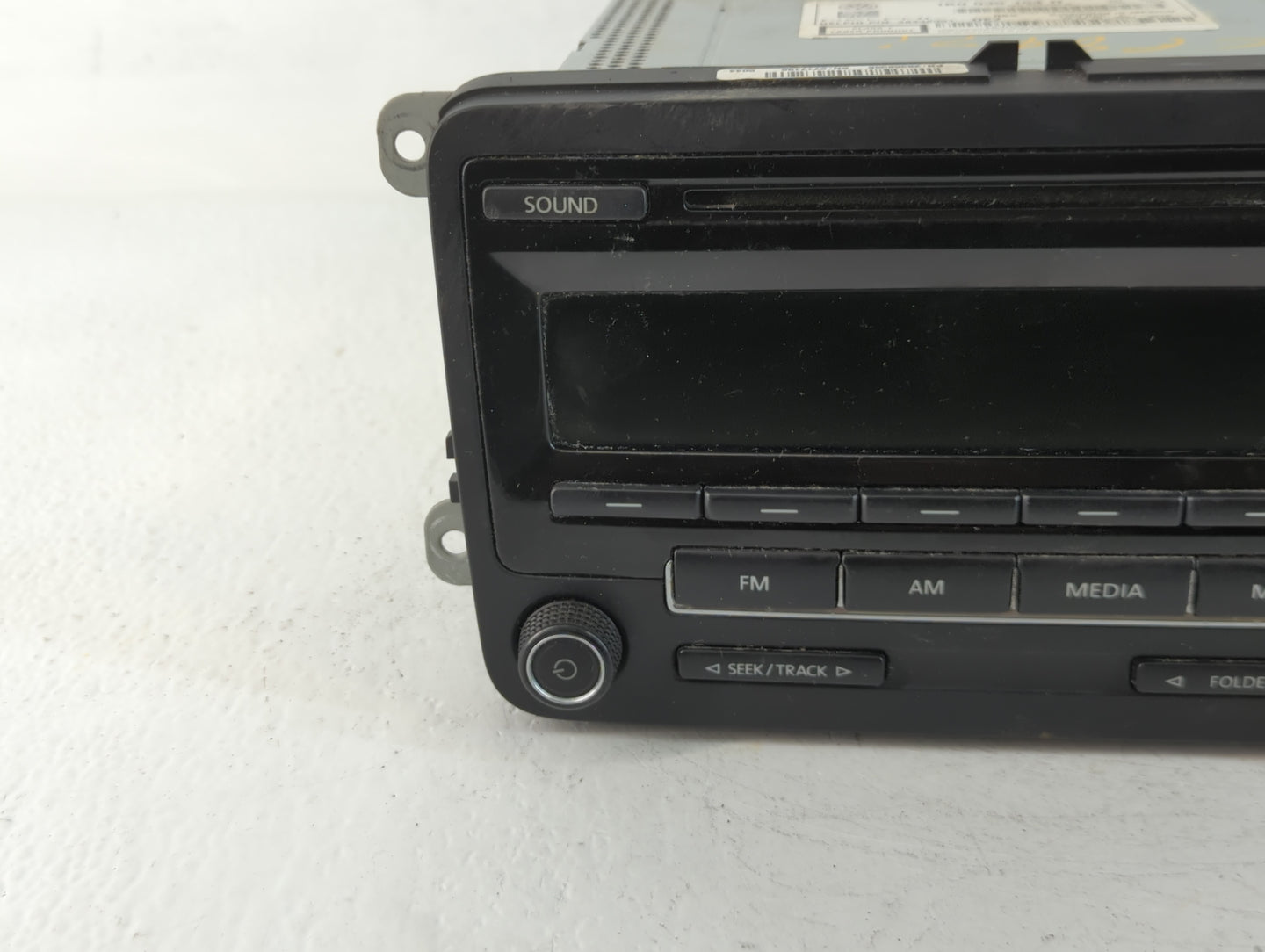 2015-2017 Volkswagen Jetta Am Fm Cd Player Radio Receiver - Oemusedautoparts1.com