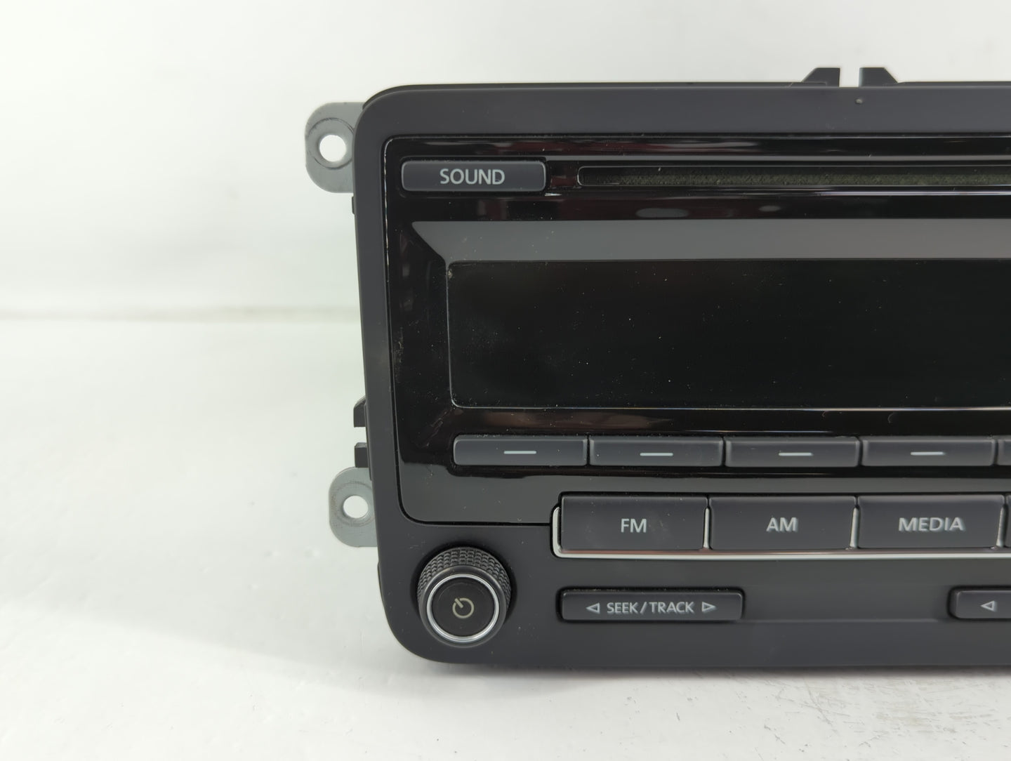 2015-2017 Volkswagen Jetta Am Fm Cd Player Radio Receiver - Oemusedautoparts1.com