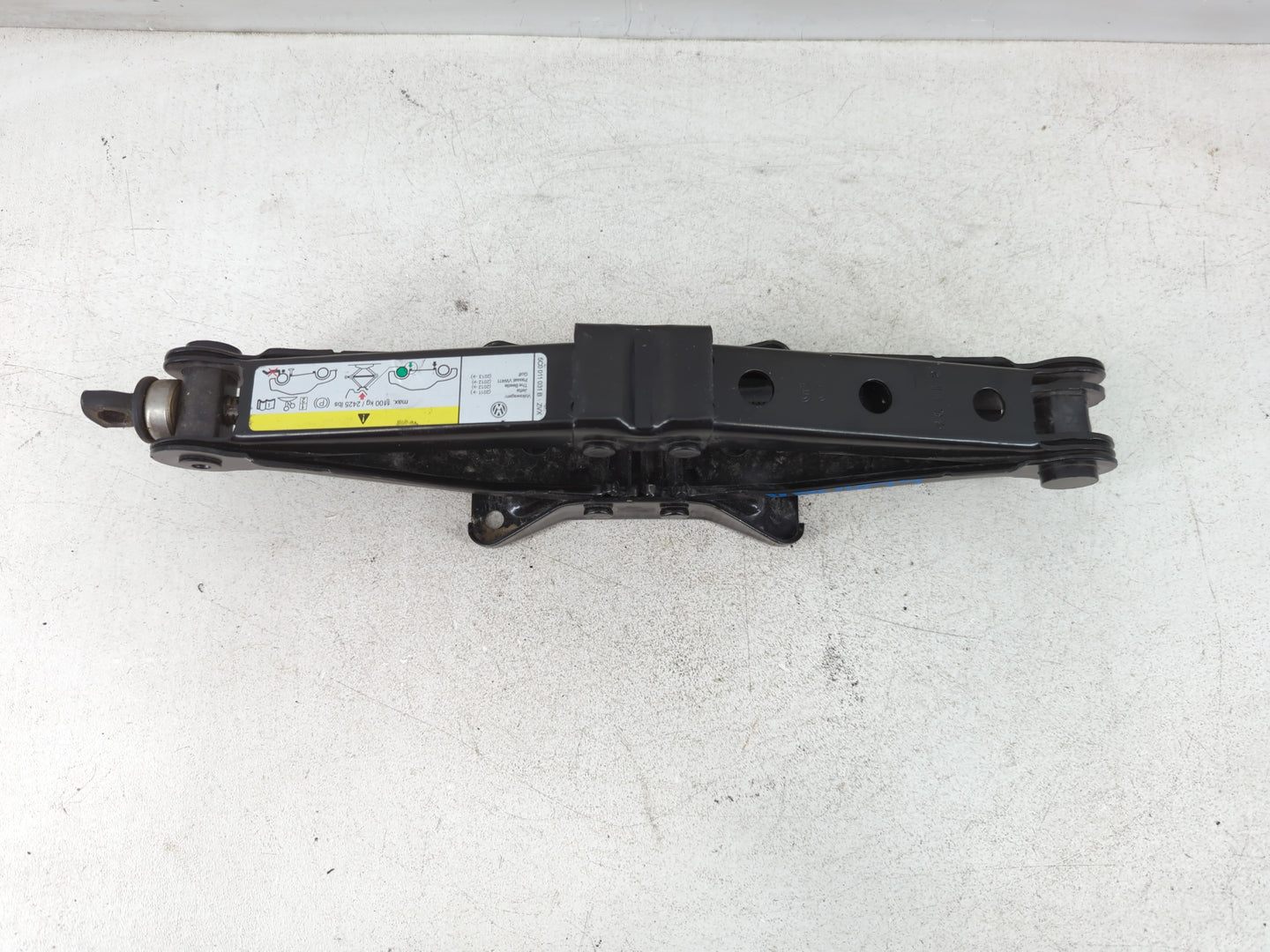 2015 Volkswagen Passat Spare Scissor Car Jack 1067793 - Oemusedautoparts1.com