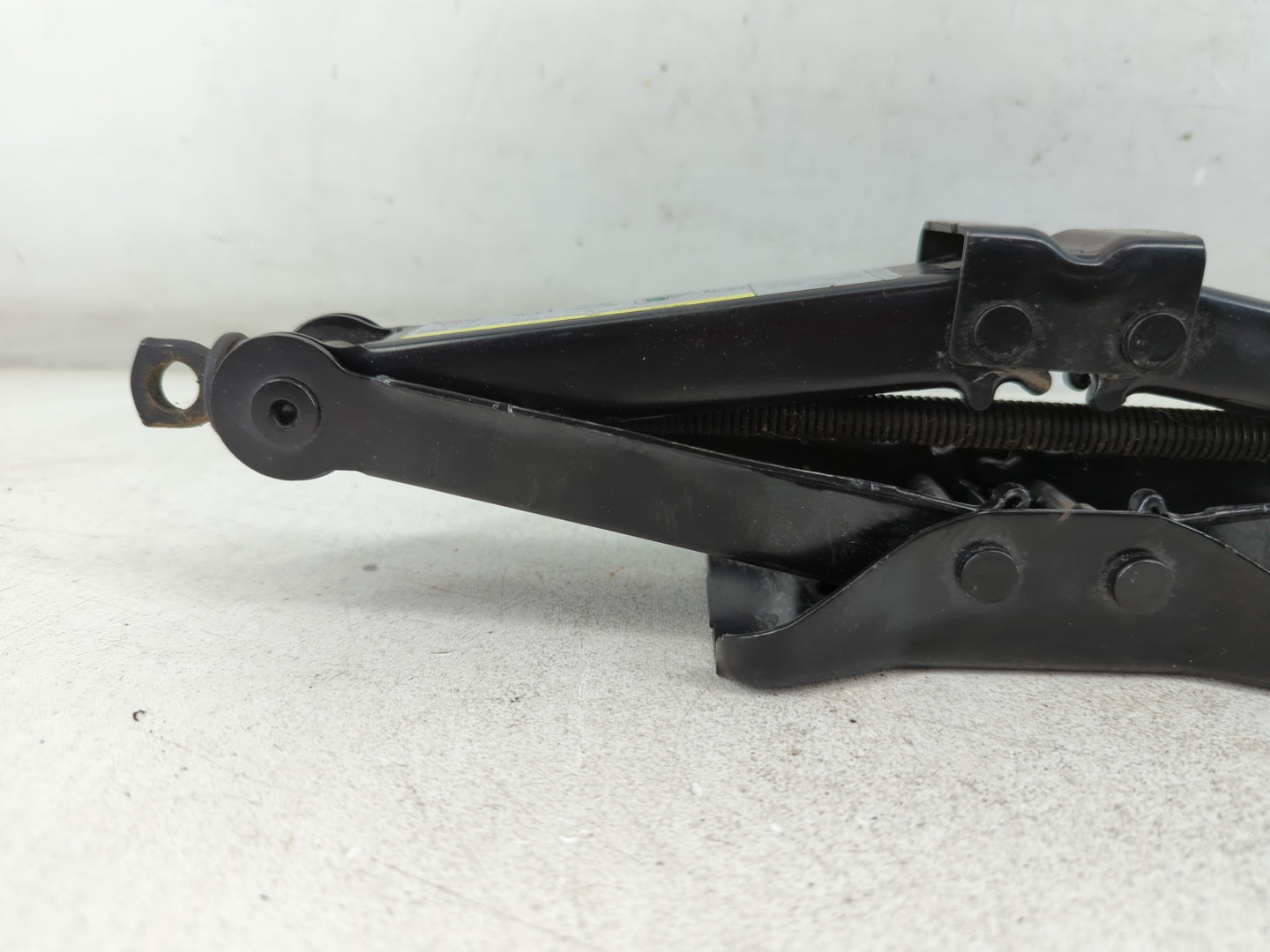 2015 Volkswagen Passat Spare Scissor Car Jack 1067793 - Oemusedautoparts1.com